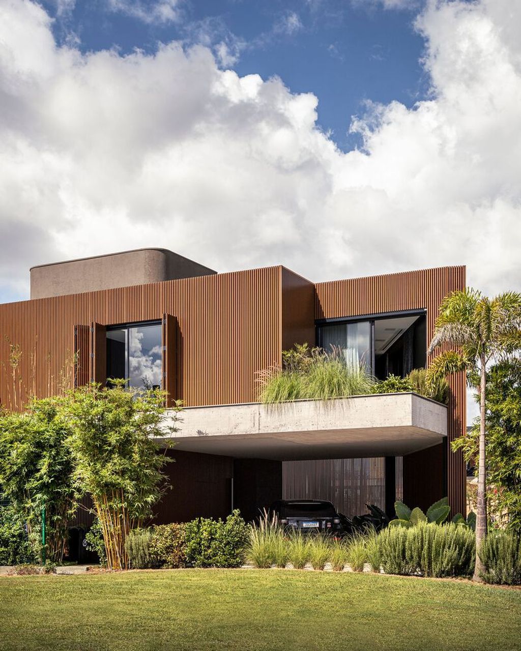 Água house, waterfront gem by Stemmer Rodrigues Architecture