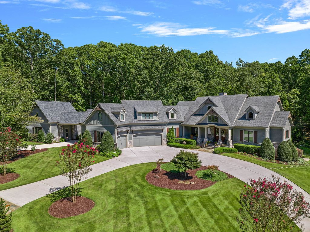 Artisan Custom Homes Creates a Stately Residence in North Carolina Priced at 2.295 Million 1