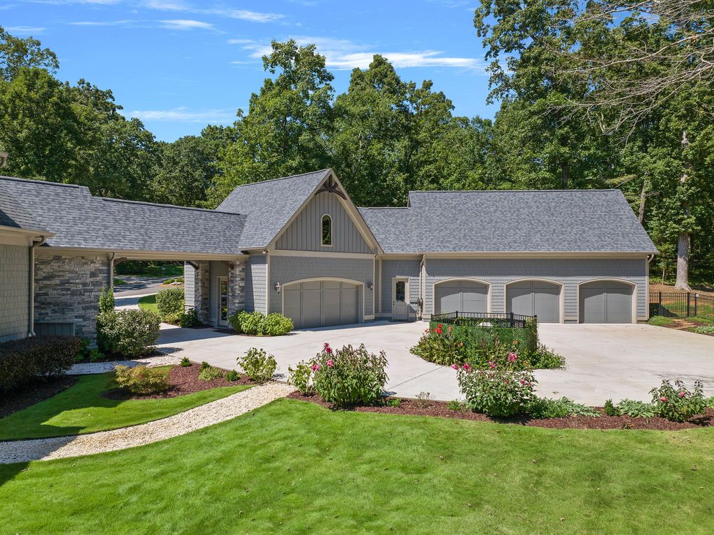 Artisan Custom Homes Creates a Stately Residence in North Carolina Priced at 2.295 Million 14