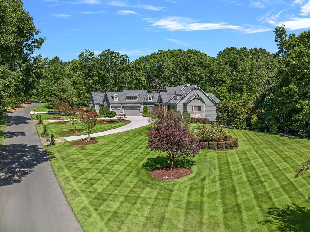 Artisan Custom Homes Creates a Stately Residence in North Carolina Priced at 2.295 Million 16