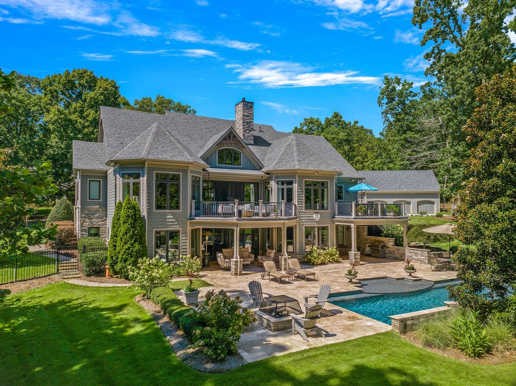 Artisan Custom Homes Creates a Stately Residence in North Carolina Priced at 2.295 Million 3