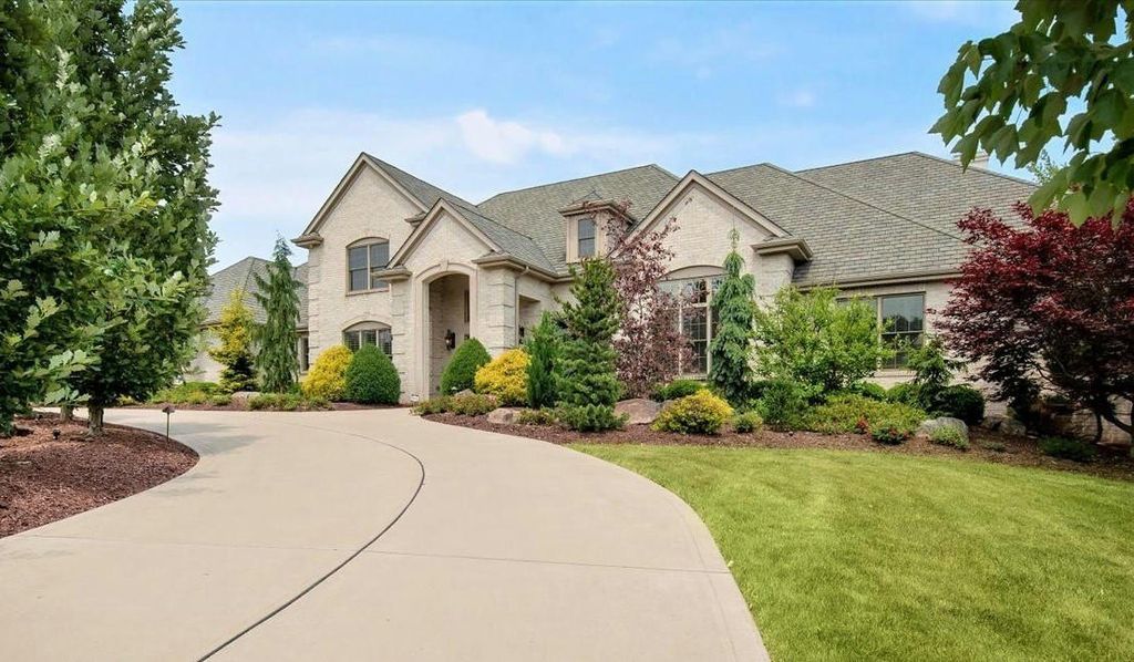 Costa Homebuilders Extraordinary Residence with Lush Landscaping in Pennsylvania Listed at 2.295 Million 3