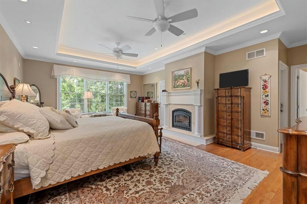 Costa Homebuilders Extraordinary Residence with Lush Landscaping in Pennsylvania Listed at 2.295 Million 31
