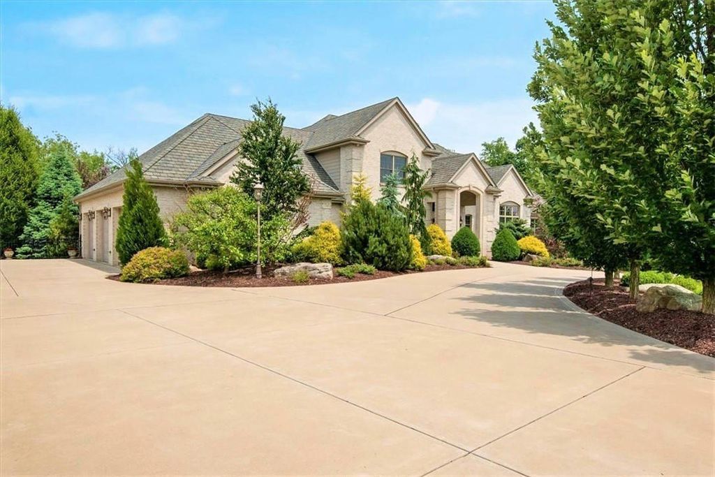 Costa Homebuilders Extraordinary Residence with Lush Landscaping in Pennsylvania Listed at 2.295 Million 4