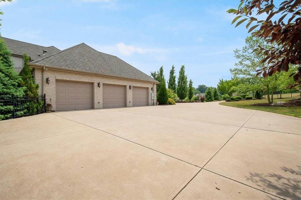Costa Homebuilders Extraordinary Residence with Lush Landscaping in Pennsylvania Listed at 2.295 Million 5
