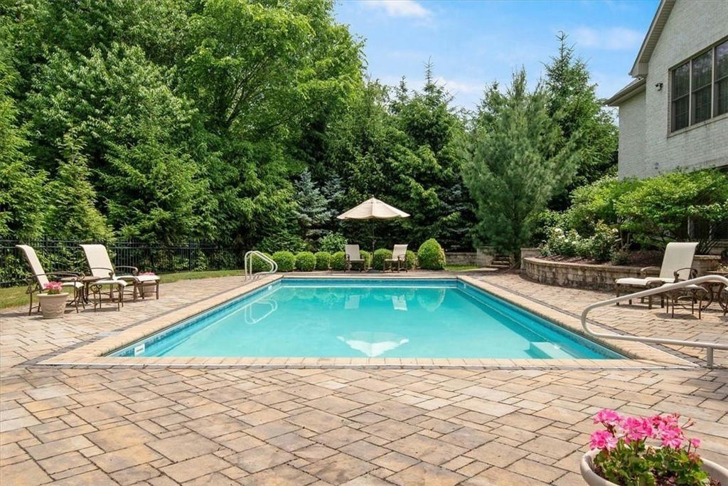 Costa Homebuilders Extraordinary Residence with Lush Landscaping in Pennsylvania Listed at 2.295 Million 9