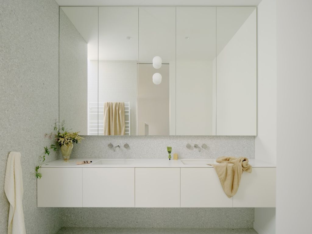 Courtside House in Australia by Tom Robertson Architects 13