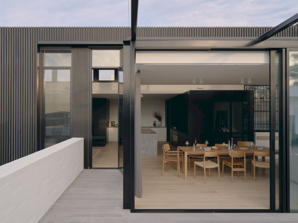 Courtside House in Australia by Tom Robertson Architects 15