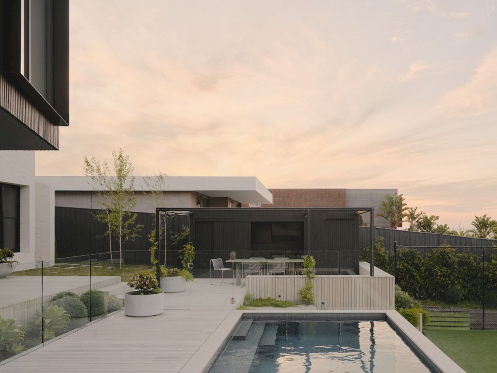 Courtside House in Australia by Tom Robertson Architects
