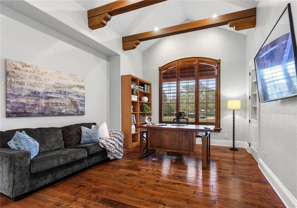Named "Millionaires Cove," this Tudor Tuscan marvel blends Balinese and Indian influences. The gated community, housing only 29 residences, with 10 enjoying private lake access, ensures exclusive serenity.