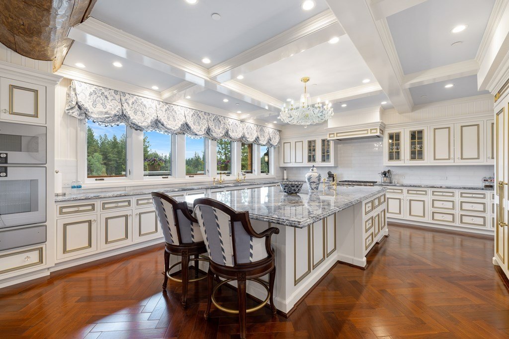 Exclusive 13.9 Million Mountain Retreat Offers Unrivaled Views and Unsurpassed Luxury in Idaho 16