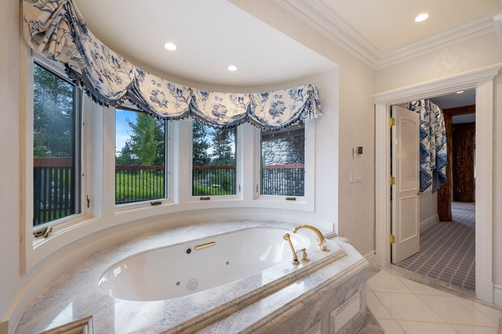 Exclusive 13.9 Million Mountain Retreat Offers Unrivaled Views and Unsurpassed Luxury in Idaho 22