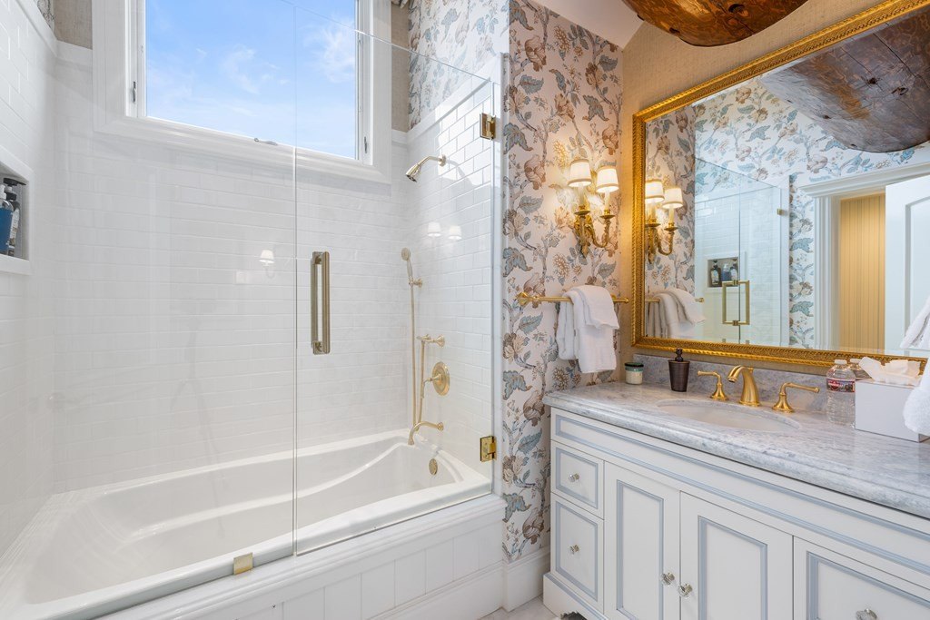 Exclusive 13.9 Million Mountain Retreat Offers Unrivaled Views and Unsurpassed Luxury in Idaho 36