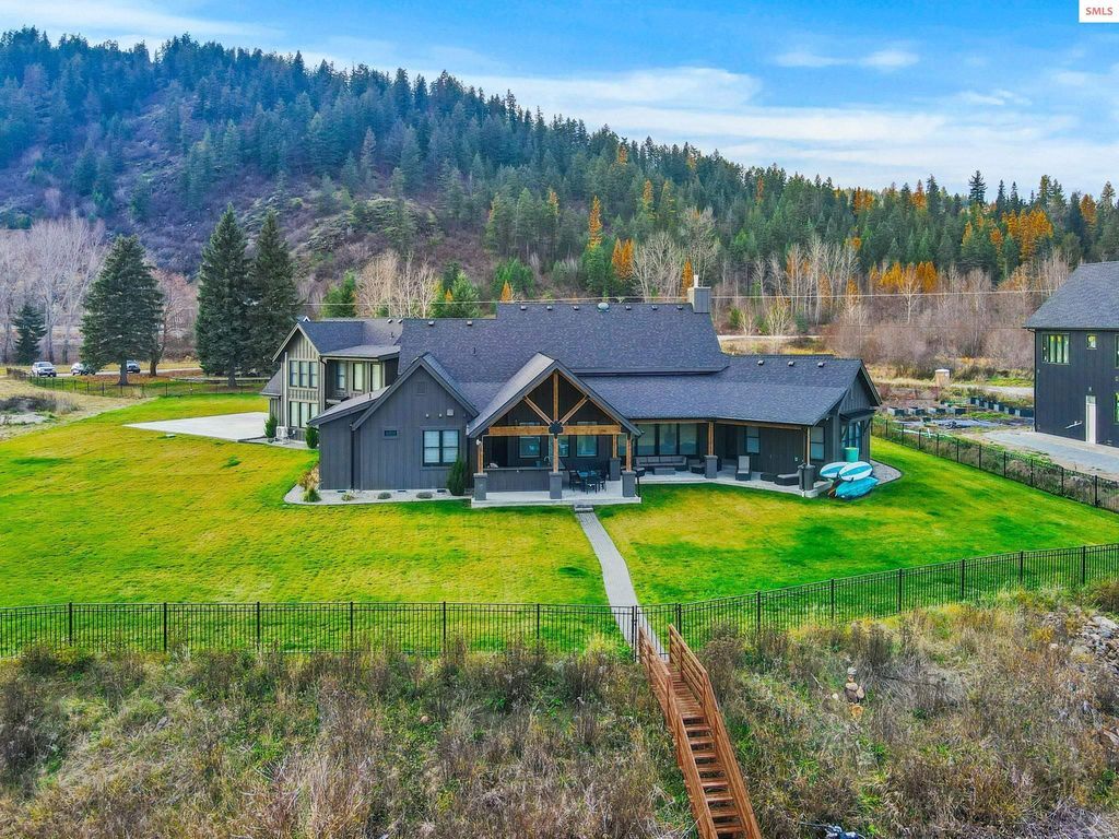 Explore North Idahos Beauty Luxury Waterfront Estate Available for 6 Million 2
