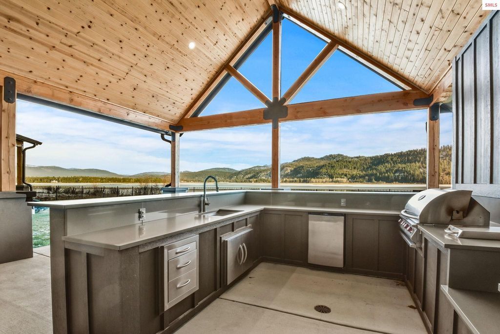 Explore North Idahos Beauty Luxury Waterfront Estate Available for 6 Million 44