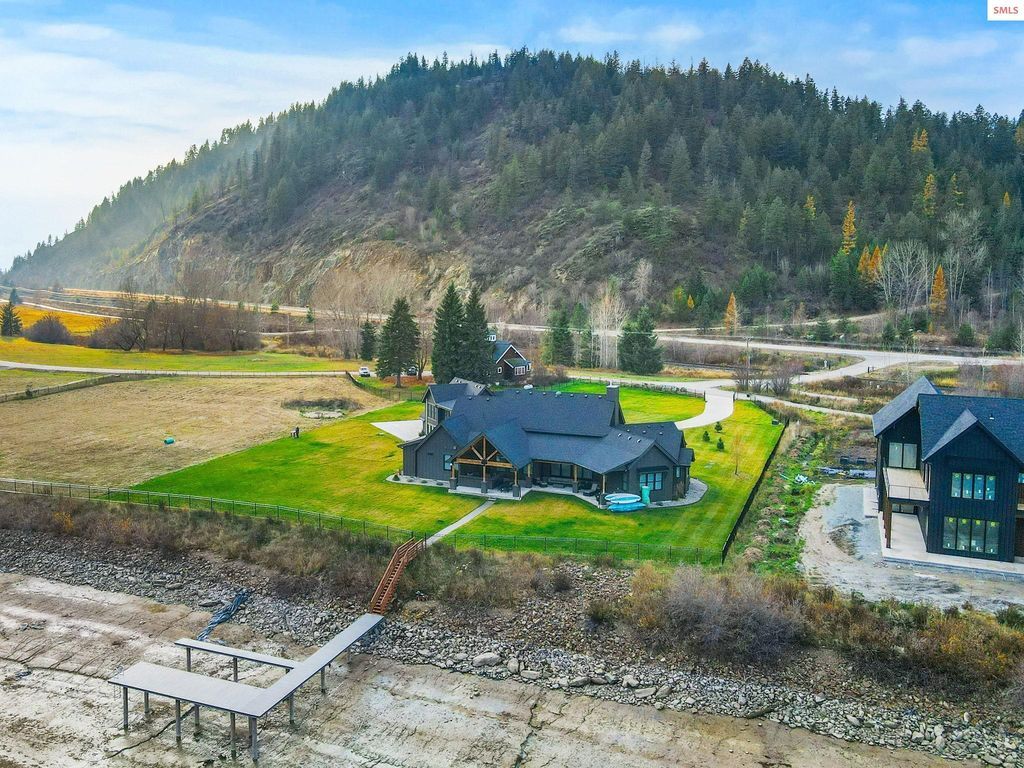 Explore North Idahos Beauty Luxury Waterfront Estate Available for 6 Million 57