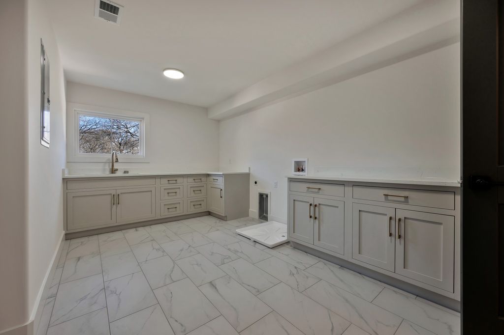 Exquisite Modern Design Tennessee Property with Breathtaking Views Available for 3699900 39