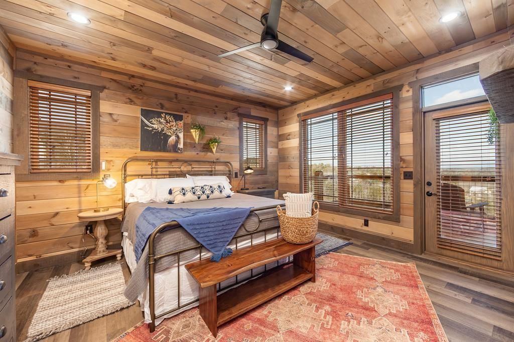 Exquisite Tennessee Retreat A Tranquil Paradise with Panoramic Views Now Available for 2.49 Million 11