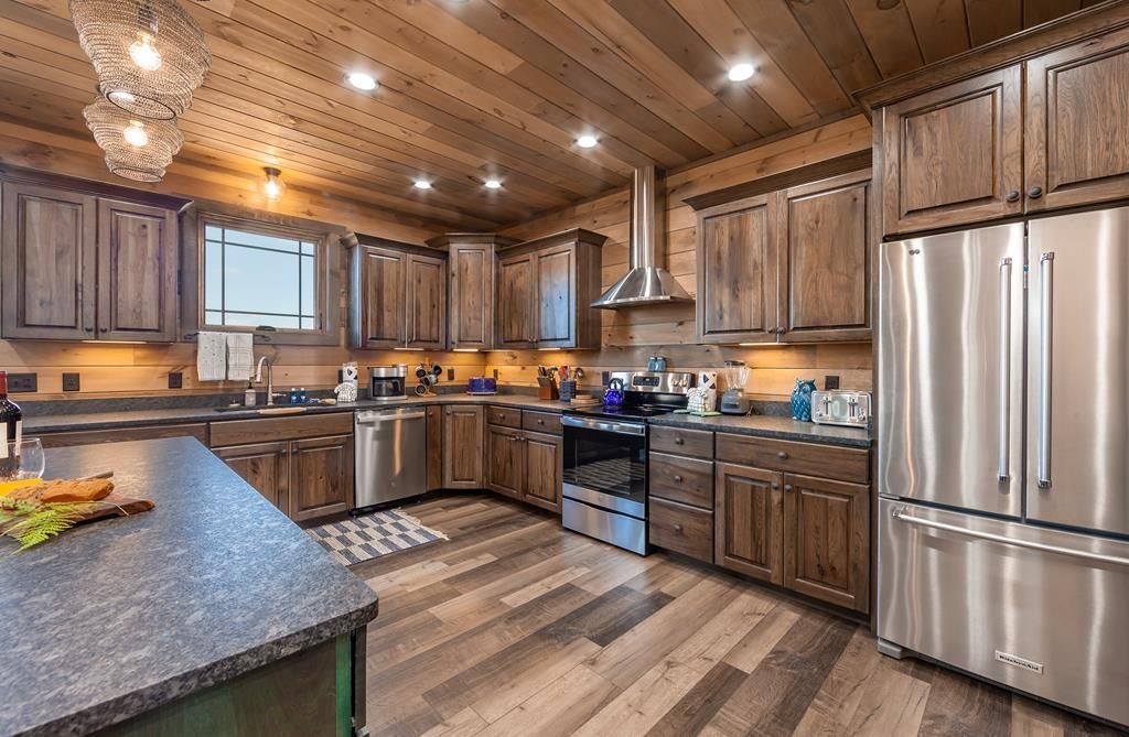 Exquisite Tennessee Retreat A Tranquil Paradise with Panoramic Views Now Available for 2.49 Million 13