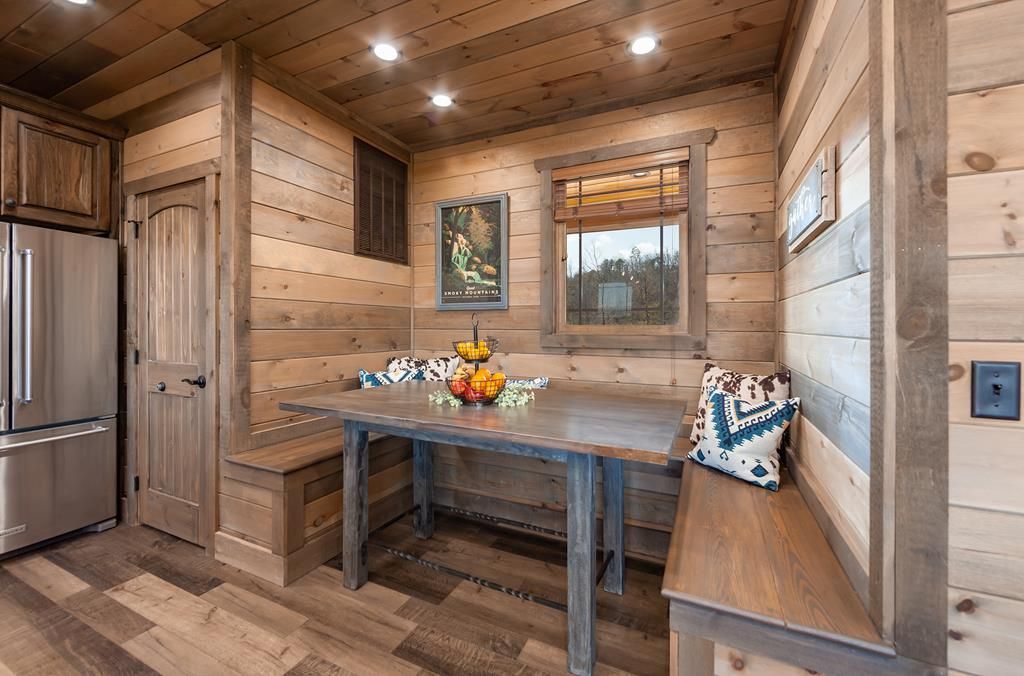 Exquisite Tennessee Retreat A Tranquil Paradise with Panoramic Views Now Available for 2.49 Million 14