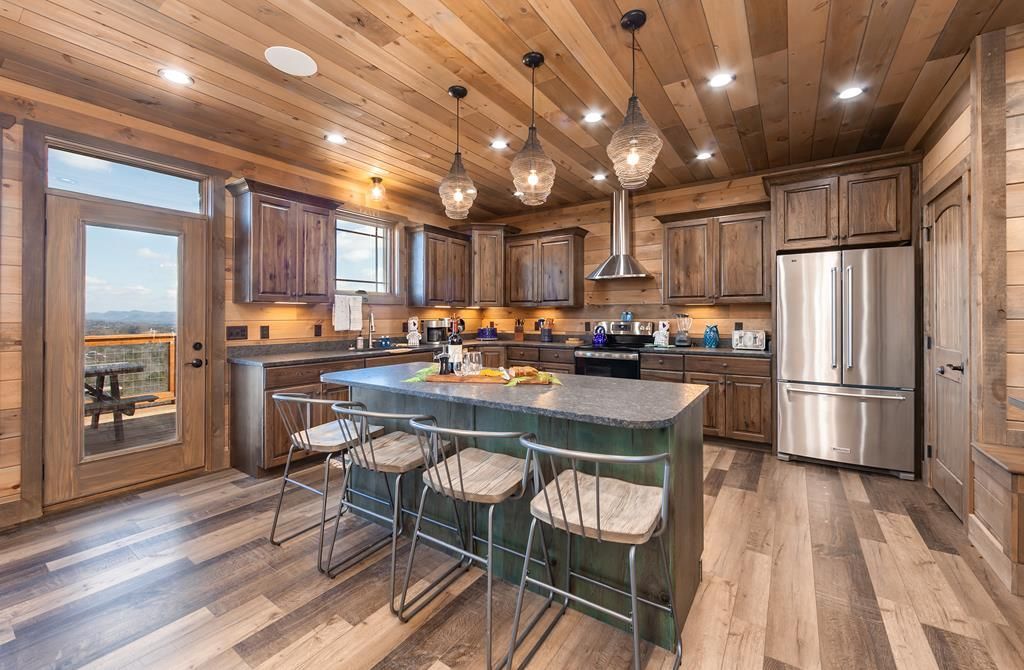 Exquisite Tennessee Retreat A Tranquil Paradise with Panoramic Views Now Available for 2.49 Million 17