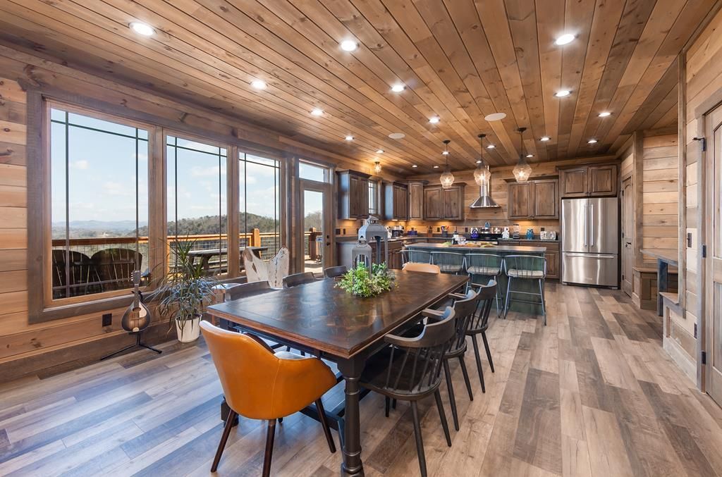 Exquisite Tennessee Retreat A Tranquil Paradise with Panoramic Views Now Available for 2.49 Million 18
