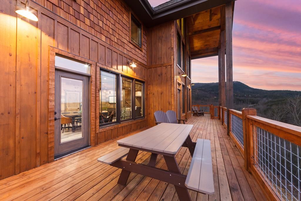 Exquisite Tennessee Retreat A Tranquil Paradise with Panoramic Views Now Available for 2.49 Million 2