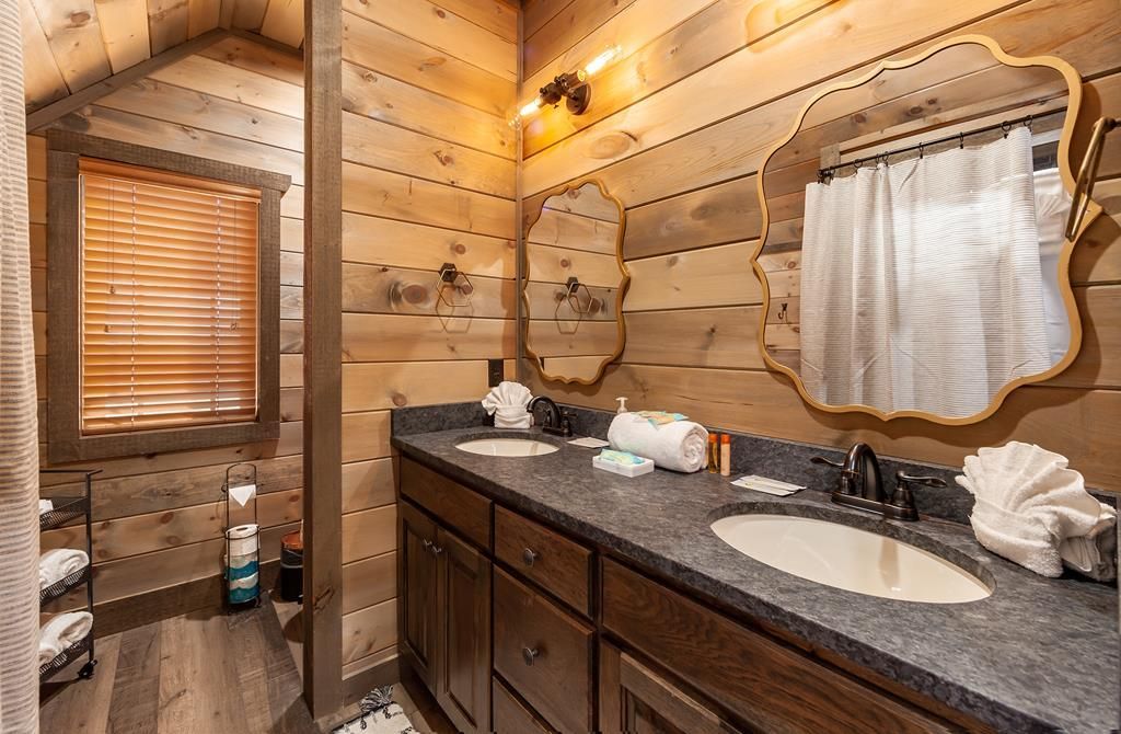 Exquisite Tennessee Retreat A Tranquil Paradise with Panoramic Views Now Available for 2.49 Million 22