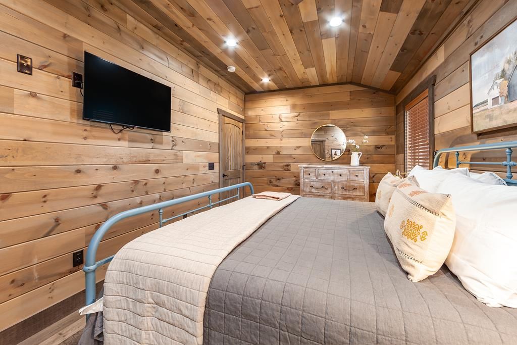 Exquisite Tennessee Retreat A Tranquil Paradise with Panoramic Views Now Available for 2.49 Million 23