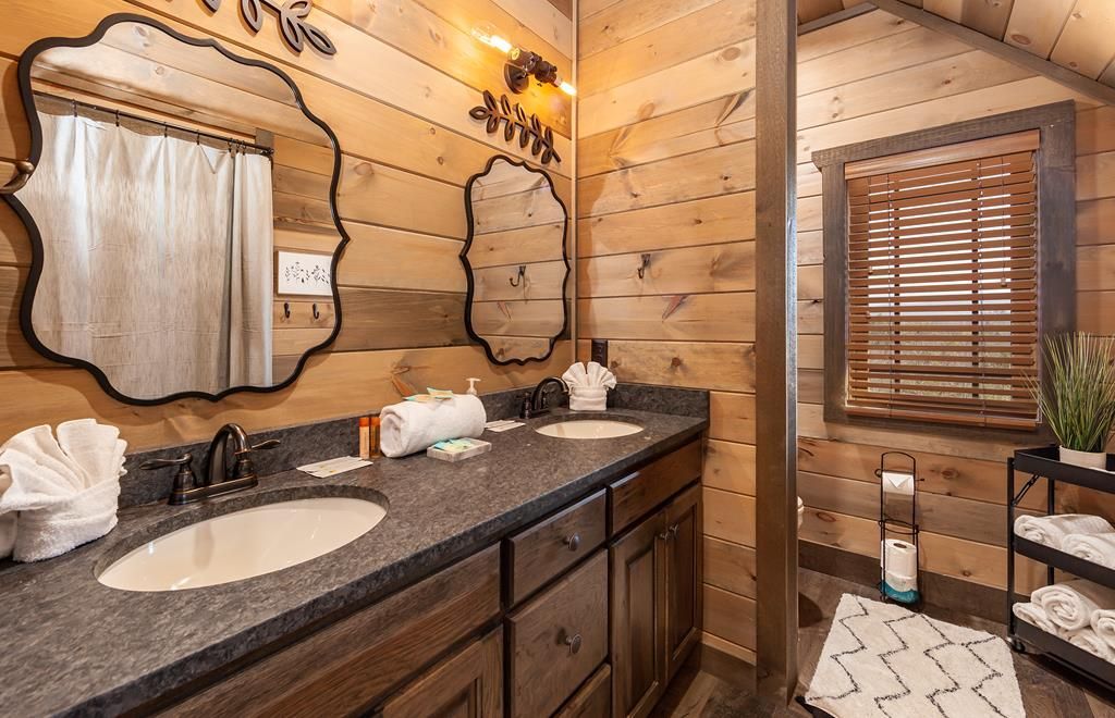 Exquisite Tennessee Retreat A Tranquil Paradise with Panoramic Views Now Available for 2.49 Million 25