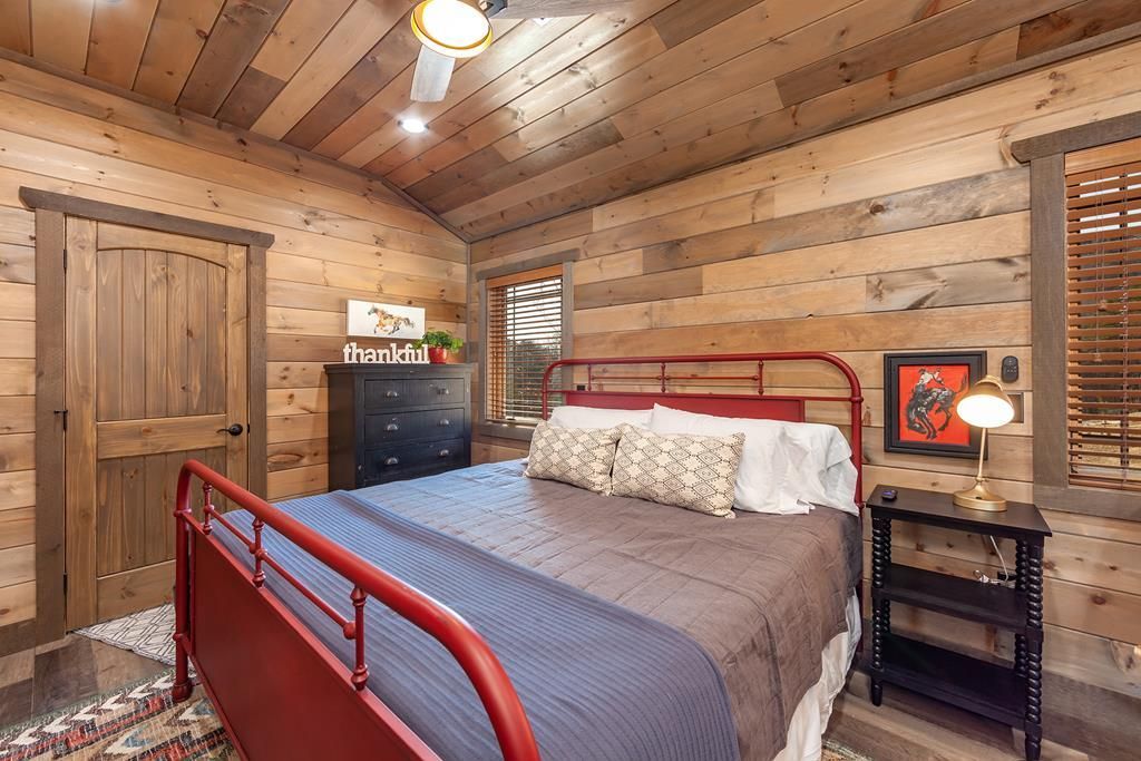 Exquisite Tennessee Retreat A Tranquil Paradise with Panoramic Views Now Available for 2.49 Million 27