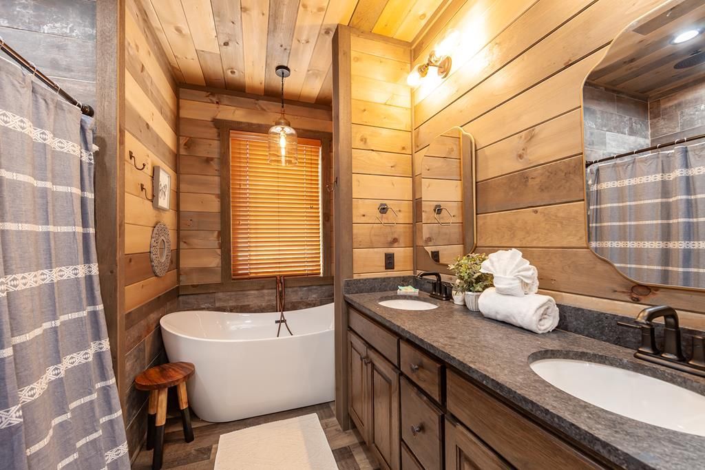 Exquisite Tennessee Retreat A Tranquil Paradise with Panoramic Views Now Available for 2.49 Million 32