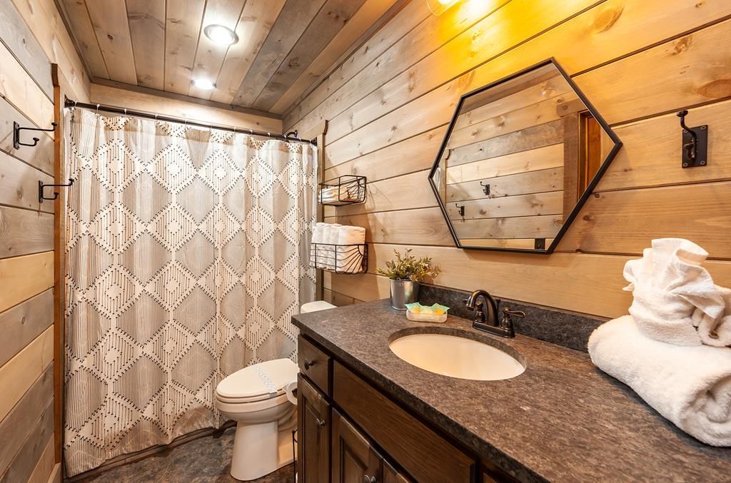 Exquisite Tennessee Retreat A Tranquil Paradise with Panoramic Views Now Available for 2.49 Million 34