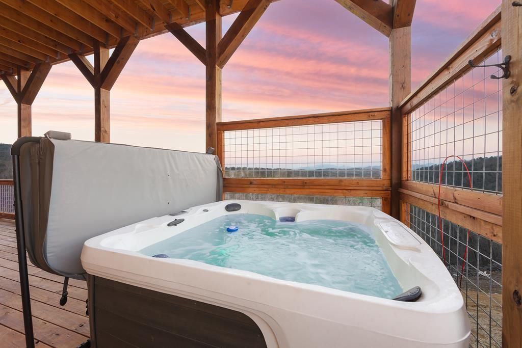 Exquisite Tennessee Retreat A Tranquil Paradise with Panoramic Views Now Available for 2.49 Million 41