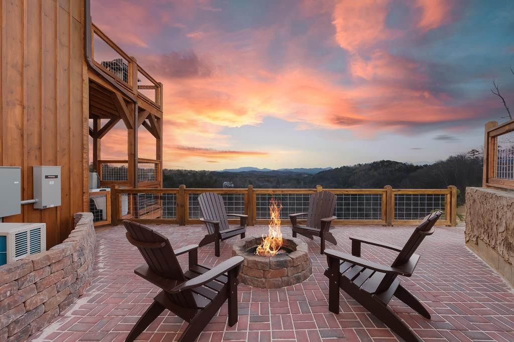 Exquisite Tennessee Retreat A Tranquil Paradise with Panoramic Views Now Available for 2.49 Million 7