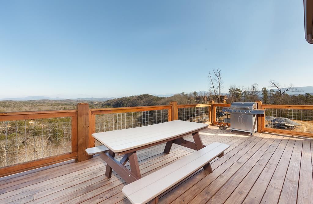 Exquisite Tennessee Retreat A Tranquil Paradise with Panoramic Views Now Available for 2.49 Million 8