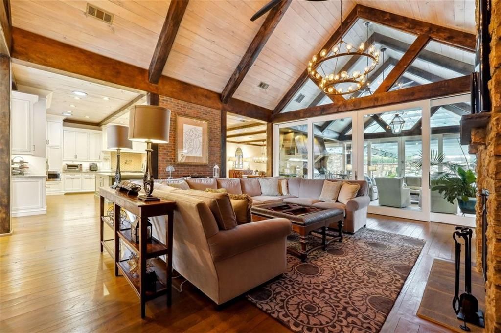 Georgias 9 Million Gem Luxe Smart Home Marrying Opulence and High Tech Living 11