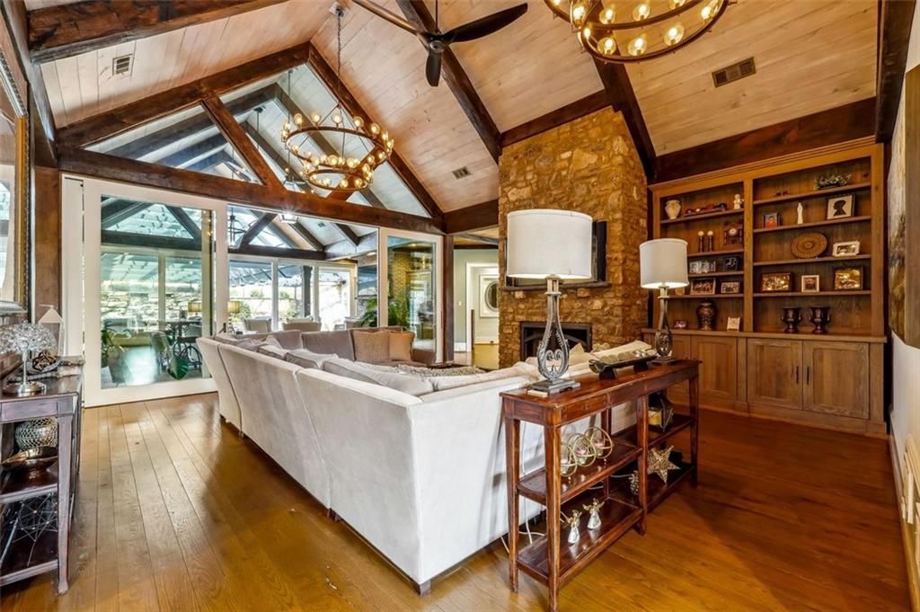 Georgias 9 Million Gem Luxe Smart Home Marrying Opulence and High Tech Living 12