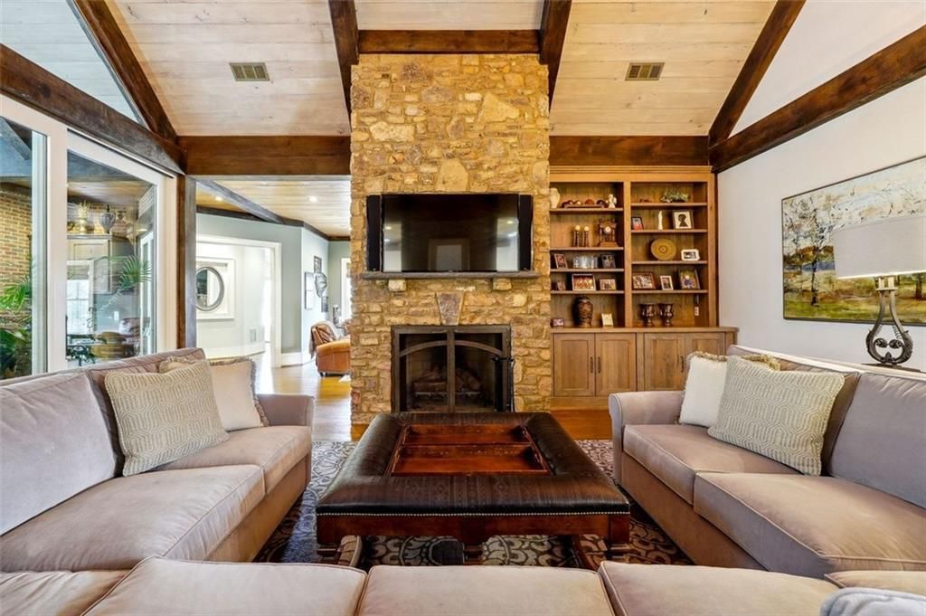 Georgias 9 Million Gem Luxe Smart Home Marrying Opulence and High Tech Living 13