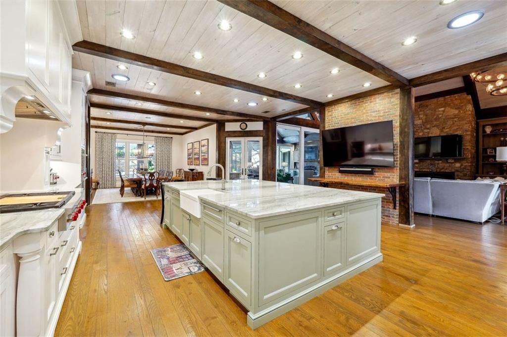 Georgias 9 Million Gem Luxe Smart Home Marrying Opulence and High Tech Living 16
