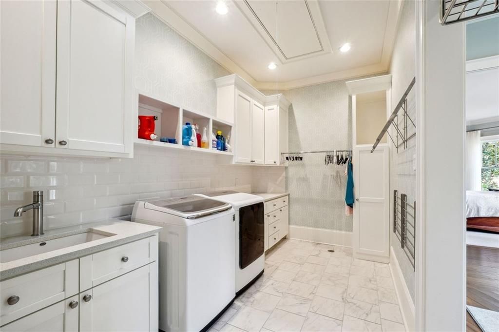 Georgias 9 Million Gem Luxe Smart Home Marrying Opulence and High Tech Living 32