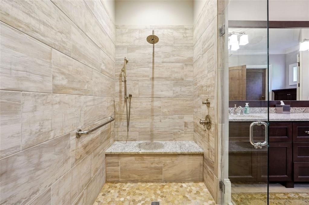 Georgias 9 Million Gem Luxe Smart Home Marrying Opulence and High Tech Living 38