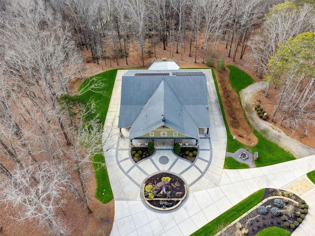 Georgias 9 Million Gem Luxe Smart Home Marrying Opulence and High Tech Living 56
