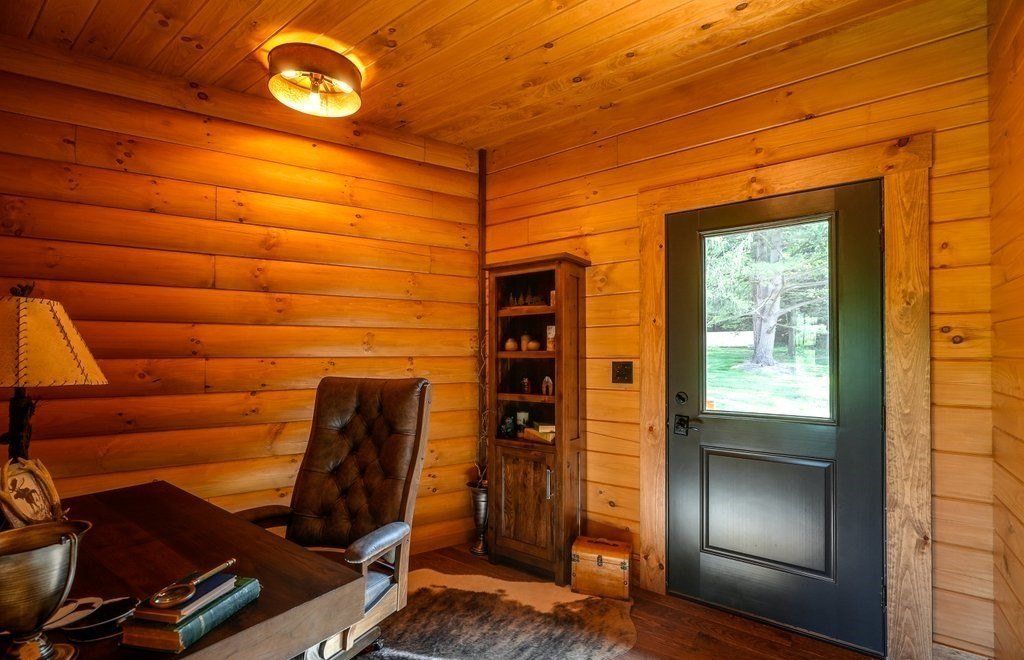 Harmonious Blend of Rustic Charm and Modern Luxury Magnificent Ohio Residence Listed at 2.4 Million 16