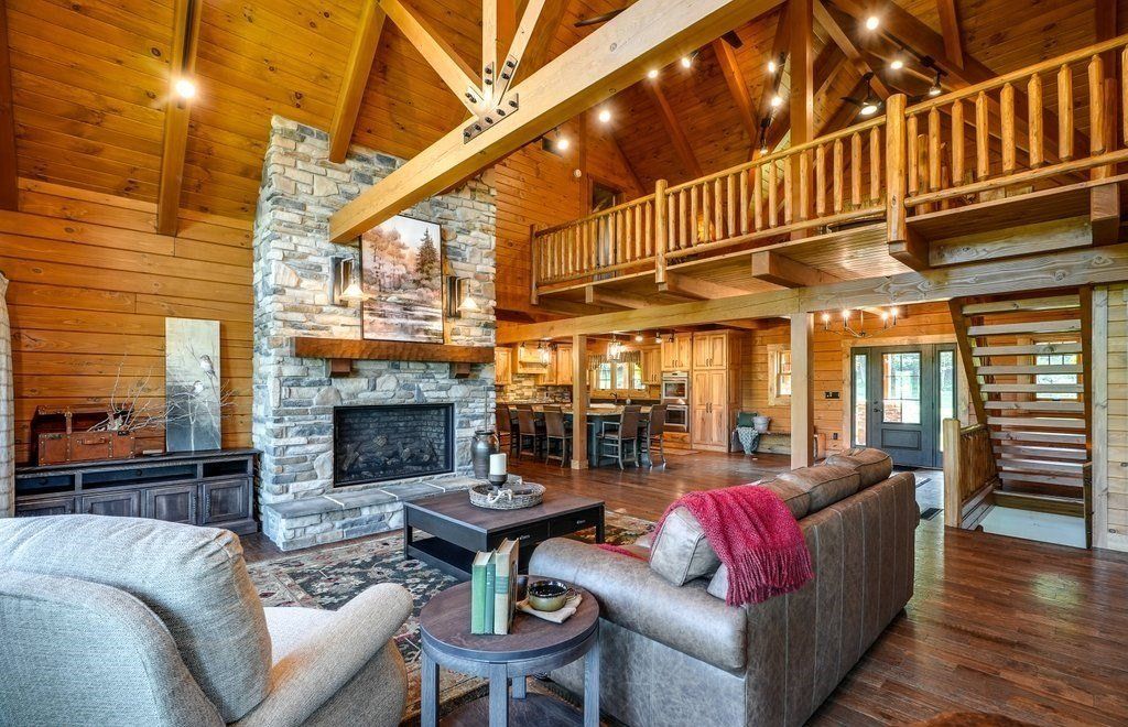Harmonious Blend of Rustic Charm and Modern Luxury Magnificent Ohio Residence Listed at 2.4 Million 20