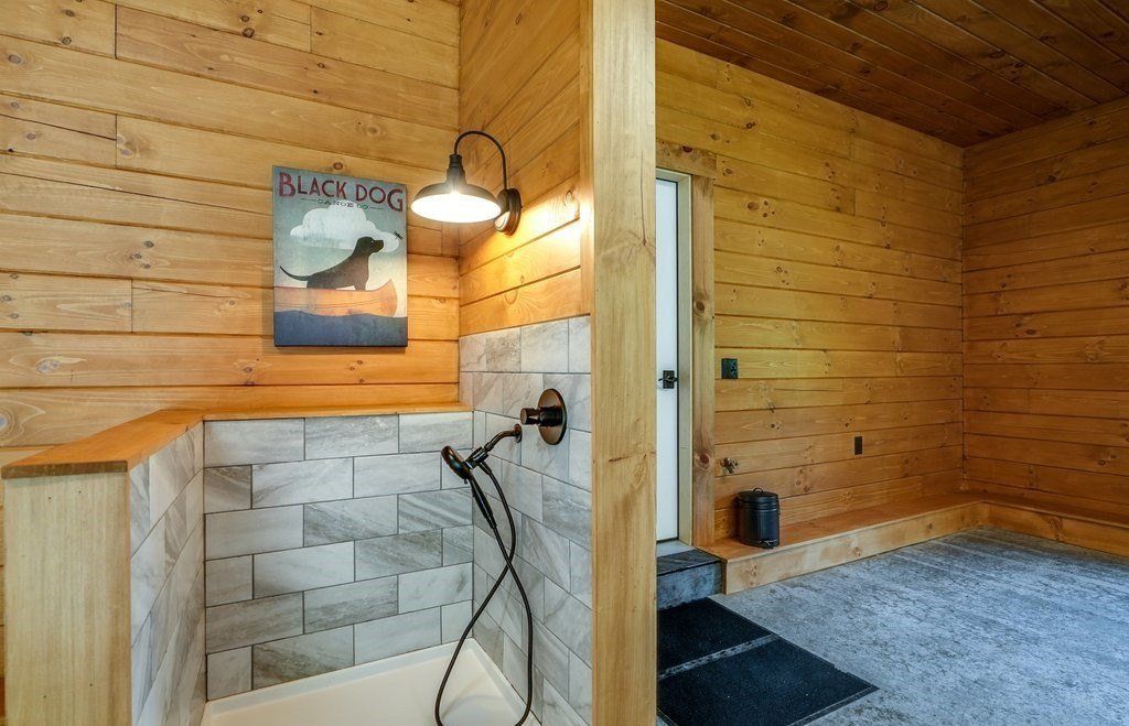 Harmonious Blend of Rustic Charm and Modern Luxury Magnificent Ohio Residence Listed at 2.4 Million 31
