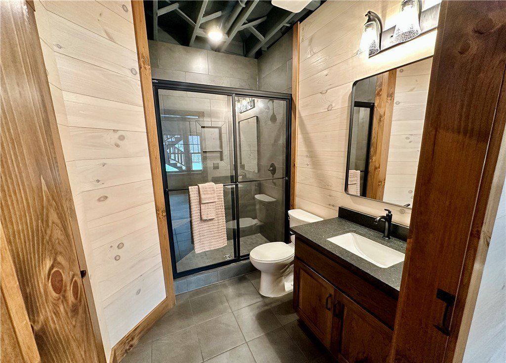 Harmonious Blend of Rustic Charm and Modern Luxury Magnificent Ohio Residence Listed at 2.4 Million 39
