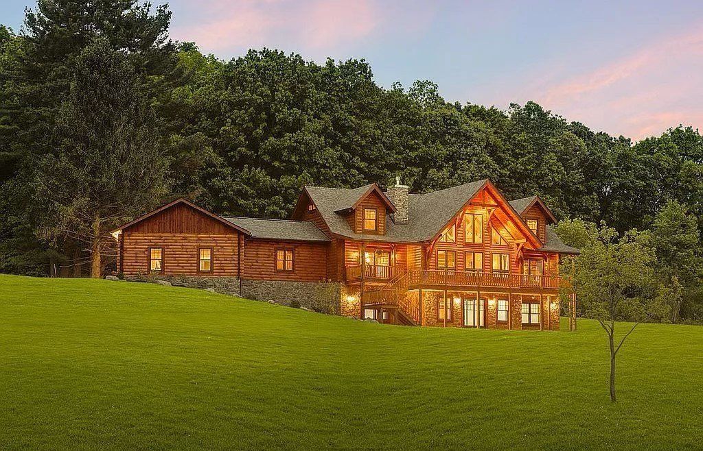 Harmonious Blend of Rustic Charm and Modern Luxury Magnificent Ohio Residence Listed at 2.4 Million 40