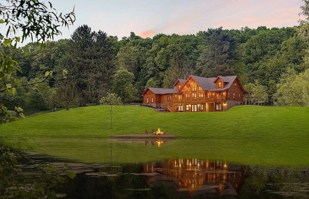 Harmonious Blend of Rustic Charm and Modern Luxury Magnificent Ohio Residence Listed at 2.4 Million 41