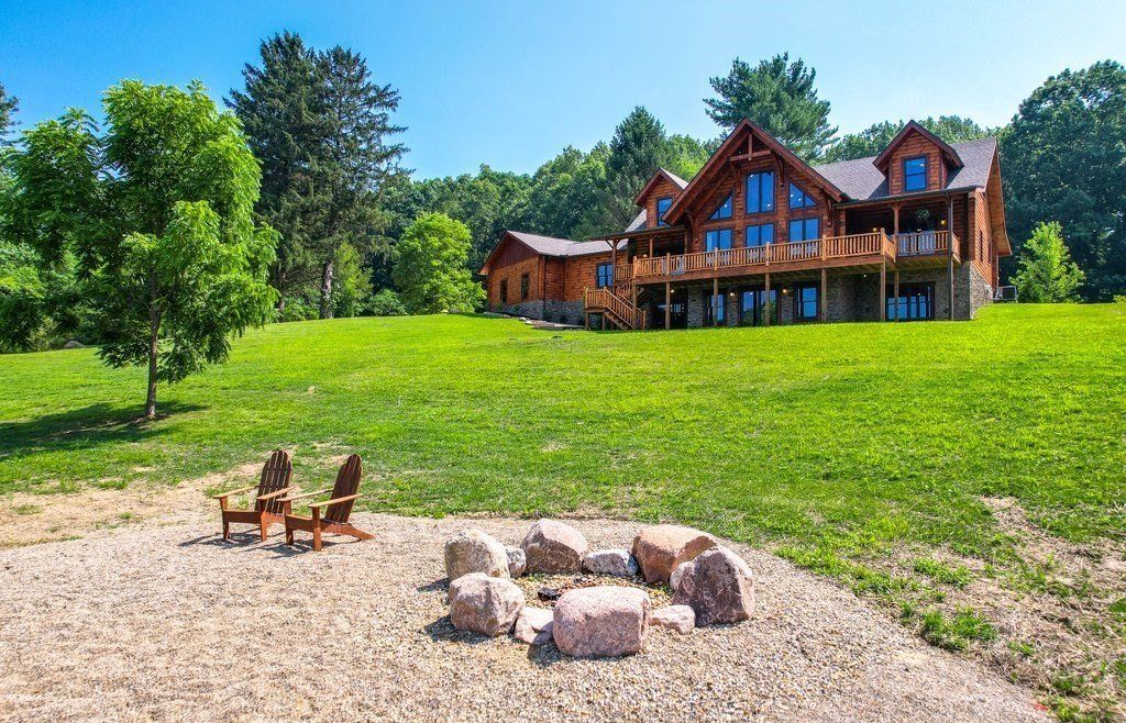 Harmonious Blend of Rustic Charm and Modern Luxury Magnificent Ohio Residence Listed at 2.4 Million 5